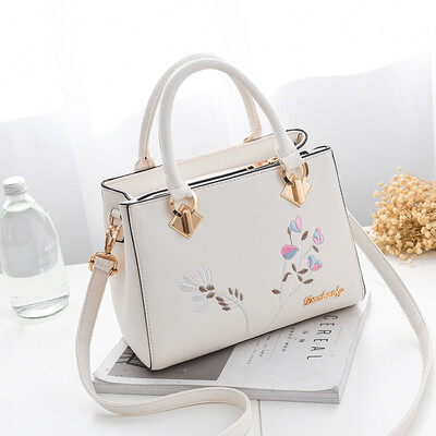 

Ladies bag 2018 new one-shoulder female bag wild handbag fashion retro personality Korean version of the Messenger bag tide