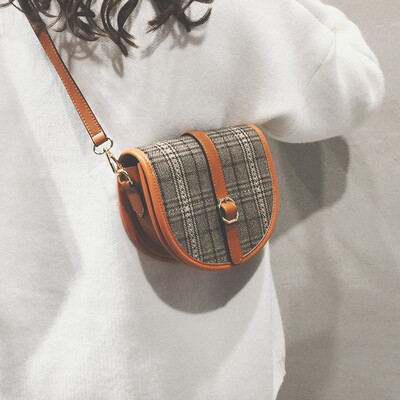 

Ins super fire small bag female 2019 new Korean version of the Sen wild retro plaid shoulder Messenger bag saddle bag