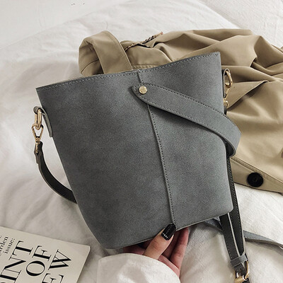 

North bag French minority bag womens bag 2019 new Chaohan version of 100 lap slant bag fashion single shoulder bucket bag