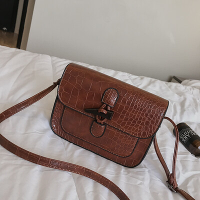 

Crocodile pattern saddle bag female 2018 new tide girl Sen small bag wild retro semi-circle bag shoulder Messenger bag