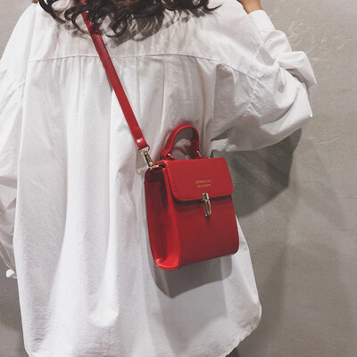 

Ins super fire mobile phone bag female 2019 Korean version of the new wild portable small square bag shoulder Messenger bag mini