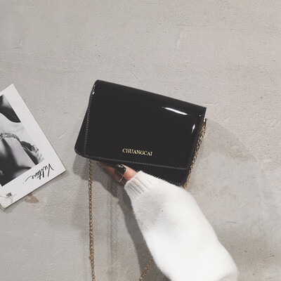 

Ins super fire bag diagonal cross port wind retro solid color small square bag female 2019 new wave Korean version of the chain Messenger bag