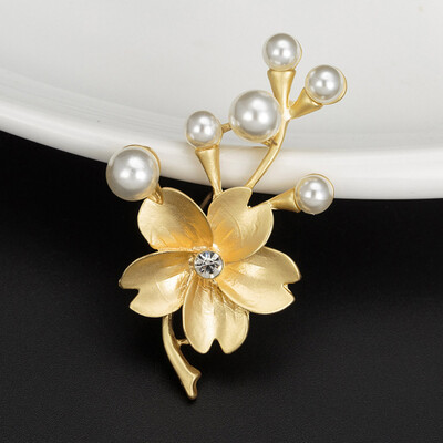 

Simple Imitation Pearl Brooch Tulip Flower Female Korean Lady All-match Sweater Suit Jacket Brooches Jewelry Hot Sale