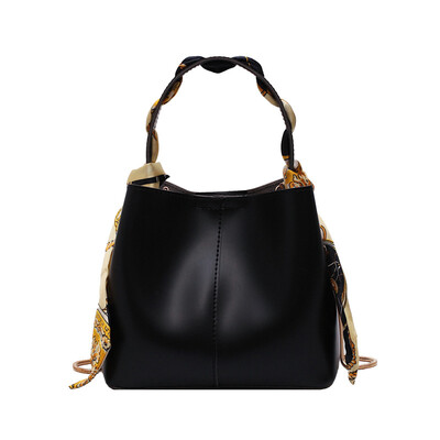 

Ins super fire small bag female 2019 spring new patent leather small square bag broadband wild sequin shoulder shoulder Messenger bag