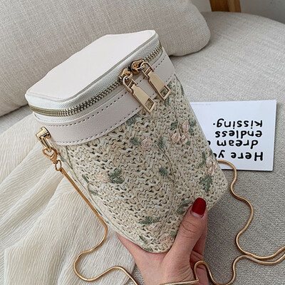 

New womens bag summer small fresh fashion lace embroidery chain bag new 2019 woven oblique satchel bag