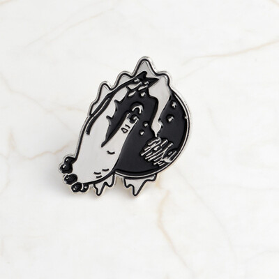 

1X Unisex Witch Hand Book Enamel Brooches Badges Pins Bag Coat Clothing Jewelry