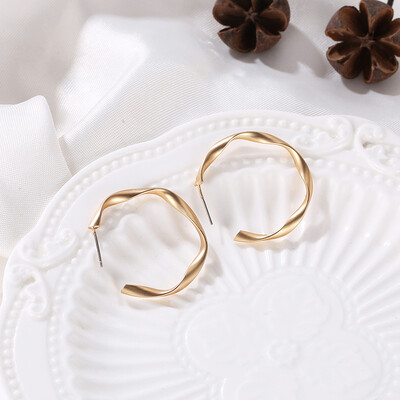 

In 2019 the new brand design opening C-series earrings generous minimalist temperament wild Korean earrings for women