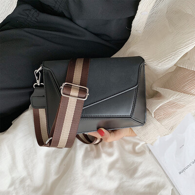 

Summer new small fresh bag female 2019 new wave fashion casual Messenger bag wild broadband shoulder small square bag