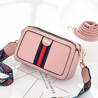 

On the new womens bag wide shoulder strap messenger bag simple small square bag shoulder camera bag tide 2018