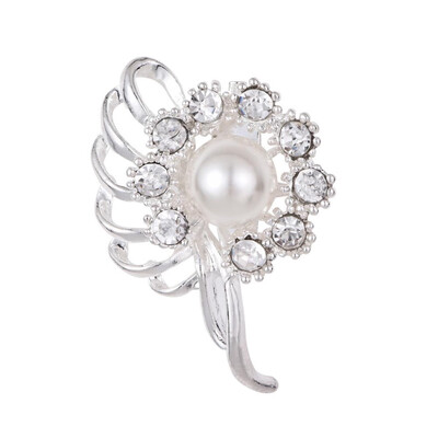 

2019 New Arrival Fashion Chic Pearl Flower Brooch Corsage