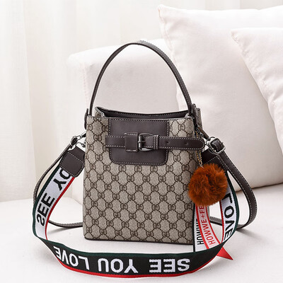 

Single shoulder bag womens new fashion bucket bag Korean version of Joker Messenger bag large capacity portable womens bag