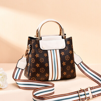 

Fashion Simple Water Barrel Bag Large Capacity Hand-held Summer Single Shoulder Bag