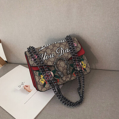

Qiao Bani 2019 new Korean retro style old flower embroidery flower hit color Bacchus bag shoulder diagonal trend handbags