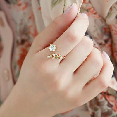 

Korean Twisted Leaves Flower Rhinestone Open Ring Rose Gold Color Finger Ring For Women Statement Adjustable Ring Wholesale