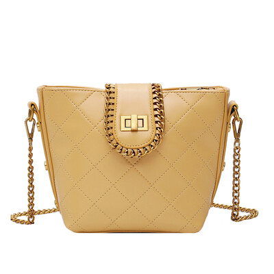 

Chic bag female 2019 new wave Korean version of the chain wild small square bag fashion simple patent leather shoulder Messenger bag