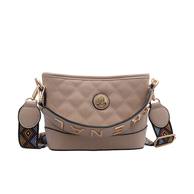 

Korean version of the trend of the chain fashion versatile texture shoulder Messenger bag