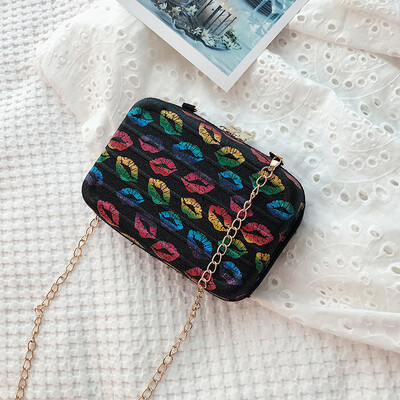 

2019 new casual wild chic lip print personality Messenger bag female fashion tide sequins chain shoulder small square bag