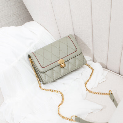 

Net red little black girl 2019ins texture Joker Messenger bag fashion small Xiangfeng Lingge chain bag
