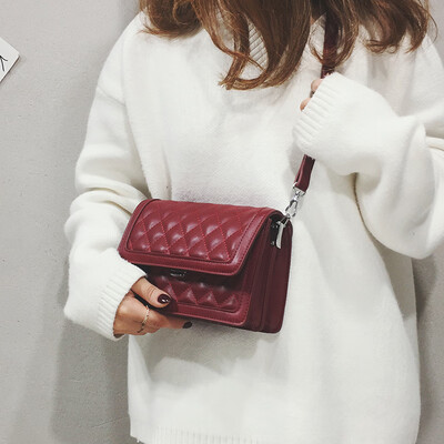 

Net red small black bag simple port wind retro small square bag on the new small bag female 2019 new wave Korean version of the Messenger bag