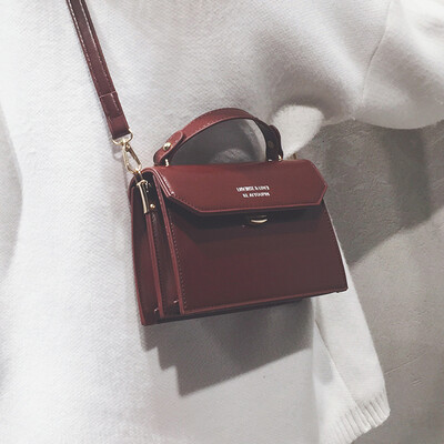 

Senior sense bag female 2019 new Korean fashion portable small square bag simple foreign air shoulder Messenger bag small bag