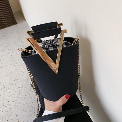 

Senior sense of foreign style womens bag retro frosted portable bag new 2019chic chain shoulder slung bucket bag