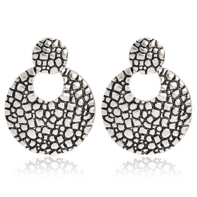 

Vogu Faddish Lychee Pattern Earrings Hollow Pendant Retro Trade Round Retro Earrings