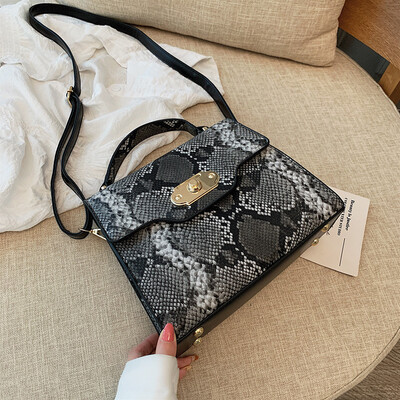 

Qiao Bani 2019 new European&American style fashion street beat snake pattern flip bag hand strap shoulder diagonal tide handbag