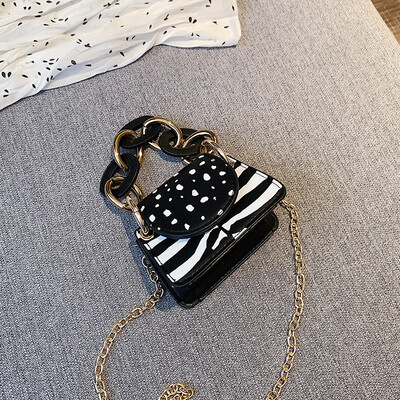 

Qiao Bani 2019 autumn new Korean fashion crocodile pattern retro wind flip bag hand strap shoulder diagonal female bag