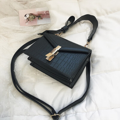 

2019 new womens bag bag fashion simple casual bag woven lock womens chain diagonal cross bag small square bag