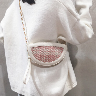 

Korean version of the bag female bag new 2019 foreign gas network red woven saddle bag personality wild casual shoulder Messenger bag