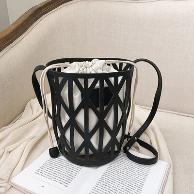 

On the new ins super fire bag female 2019 new Korean version of the wild single shoulder slung fashion hollow personality bucket bag