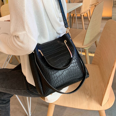 

Senior sense small bag female 2019 new simple texture wild shoulder bag ocean portable slung bucket bag