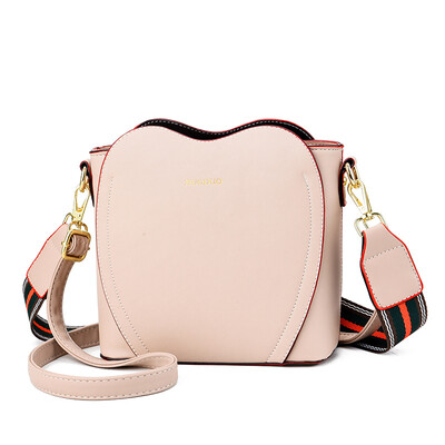 

Bau Bao Nus Summer Fresh Heart-shaped Simple Oblique Bag One Shoulder Korean Version Baitaoyang Temperament Sense ins