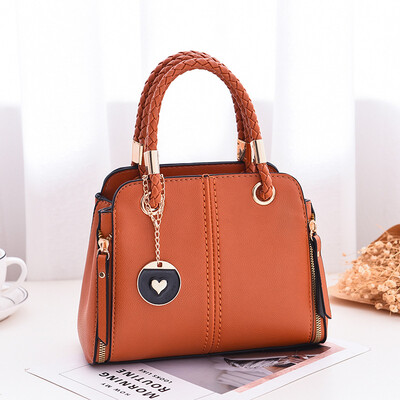 

2019 spring&summer new European&American ladies bag cool fashion big bag female shoulder slung handbag