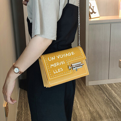 

New retro matte bag female 2019 new Korean version of the wild shoulder slung fashion chain hit color small square bag