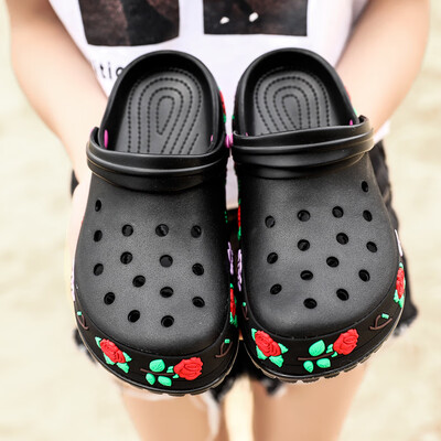 

New summer Korean version of the hole shoes mens trend slippers personality beach shoes sandals non-slip soft bottom sandals