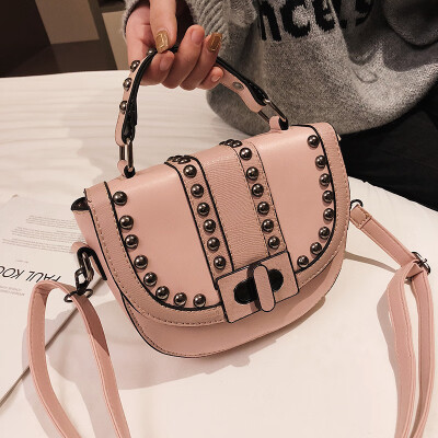 

Qiao Bani 2019 new South Korea ins retro style fashion rivet saddle bag shoulder shoulder diagonal tide handbag