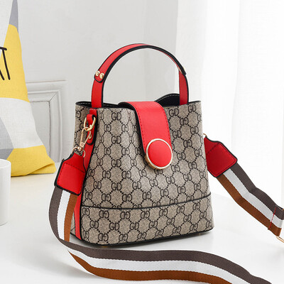 

Female bag 2019 spring&summer new Korean fashion handbag cool shoulder shoulder Messenger bag