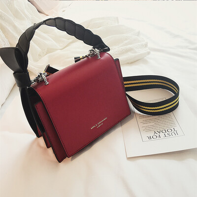 

Spring&summer small bag female 2019 new wave Korean version of the wild Messenger shoulder shoulder retro small fragrance wide shoulder strap small square bag