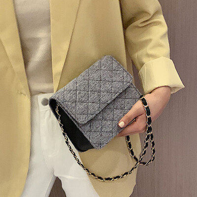 

Net red retro small bag popular female bag 2019 new fashion woolen messenger bag wild ins foreign air shoulder bag