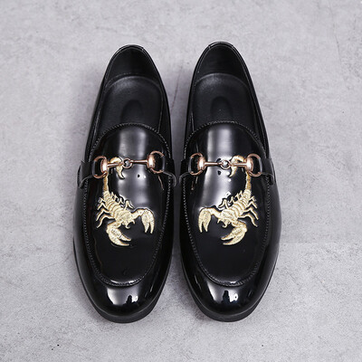 

Small leather shoes mens personality embroidery tide mens shoes casual mens shoes