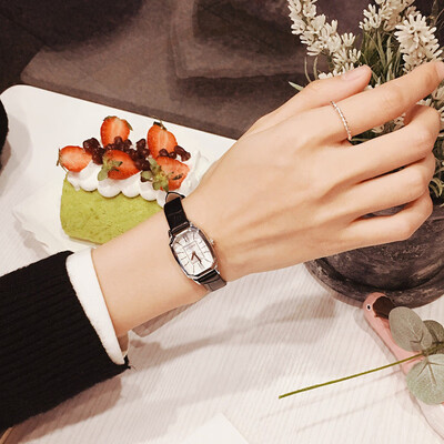 

Literature&Art Model Watch Female Student Korean Edition Fashion Simple Retro Belt Fashion Watch