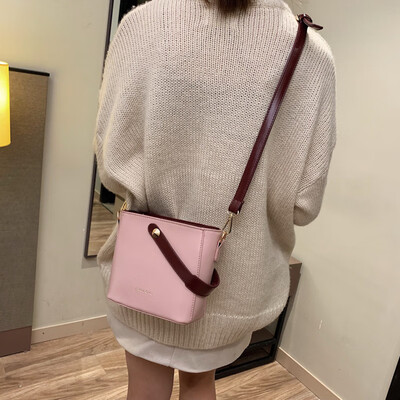 

Qiao Bani 2019 new Korean fashion Dongdaemun simple contrast color handbag shoulder diagonal trend female bag