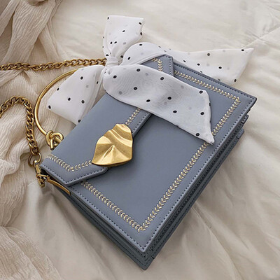 

New women 2019 new Korean scarf Joker portable small square bag fashion foreign style shoulder Messenger bag on the North Bag