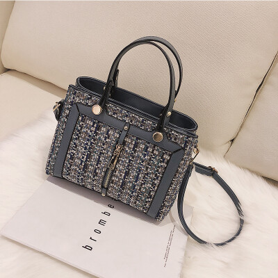 

Small bag female 2019 new wave Korean version of the wild Messenger shoulder shoulder fashion casual shopping bag shaped woolen small square bag