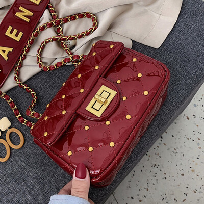 

Xiao Xiang Feng rhombog bag woman 2019 new Korean version 100 lap single shoulder slanting fashion rivet small square bag