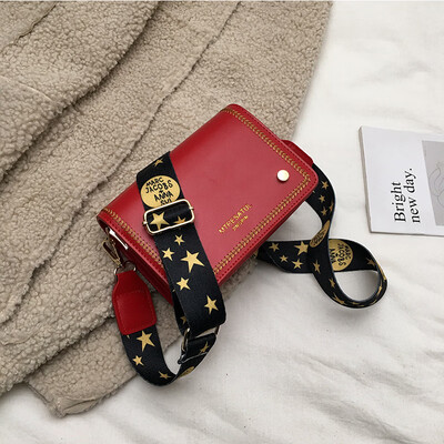 

On the new ins bag female chic wild 2019 new Korean fashion crossbody shoulder broadband texture small square bag