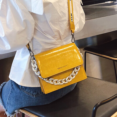 

Retro small bag female 2019 Korean version of the new wave Hong Kong wind crocodile pattern wild small square bag wide shoulder strap Messenger bag
