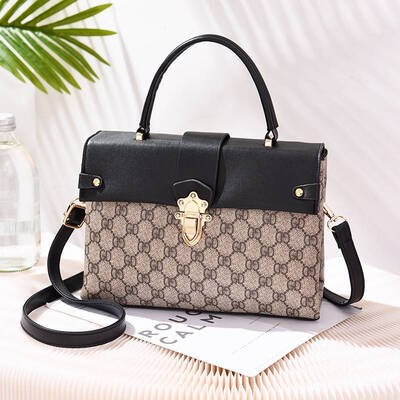 

2019 spring new cool shoulder single diagonal small bag Korean fashion handbags Messenger small square bag
