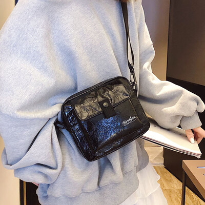 

Senior sense bag female 2019 new foreign gas Messenger bag wild small bag ins super fire texture laser shoulder bag